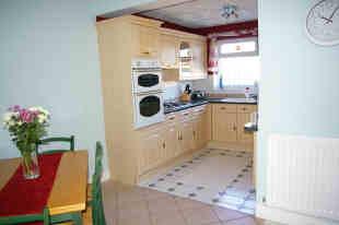 L SHAPED KITCHEN