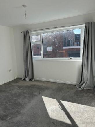 2 bed Apartment to rent Image 4