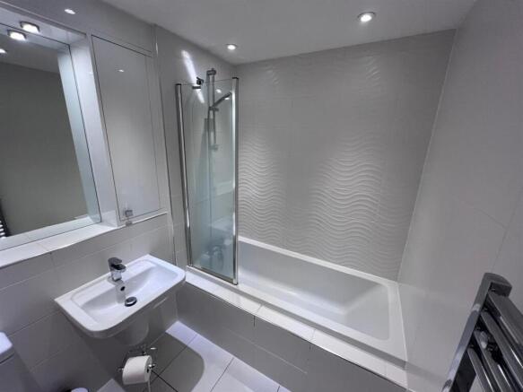 1 bed Apartment to rent Image 11