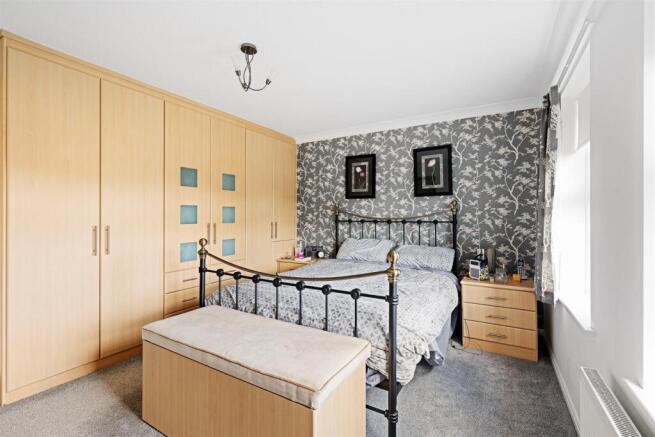 4 bed Detached for sale Image 8