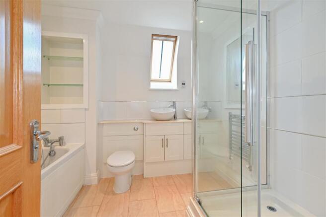 En Suite Bath/Shower Room