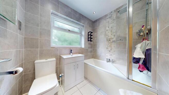 Lakeside Court Bathroom