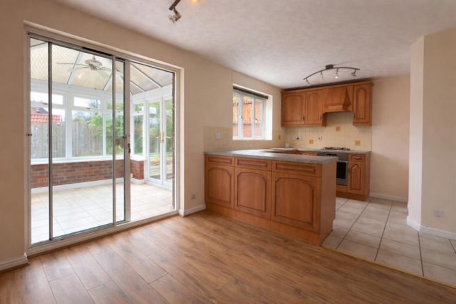 Springfield Gardens, Hirwaun, Aberdare photo 5