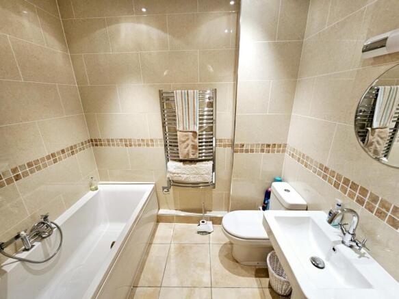 2 bed Flat for sale Image 11