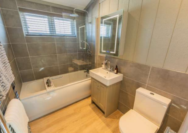 Racecourse Marina & Lodges, Maidenhead Road, Windsor, SL4 5HT photo 4