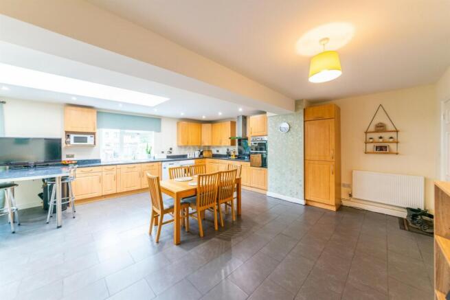 Kitchen/Dining Room/Snug