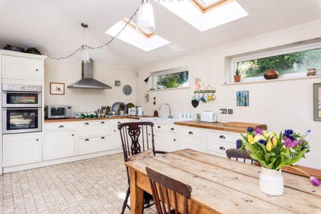 Kitchen/Dining...