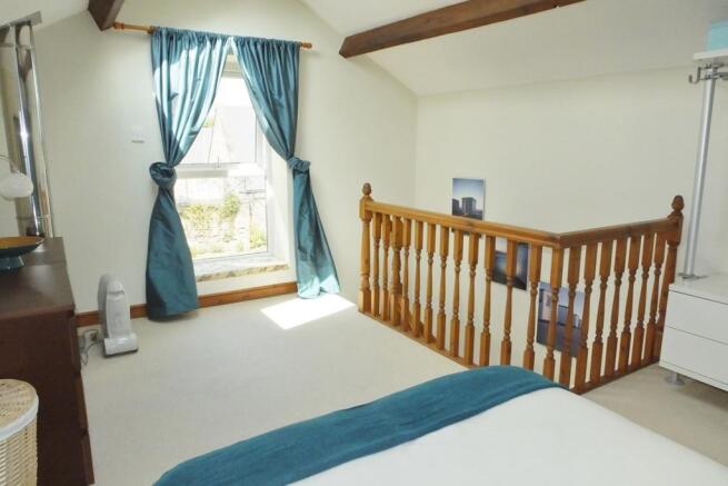 coach house bedroom