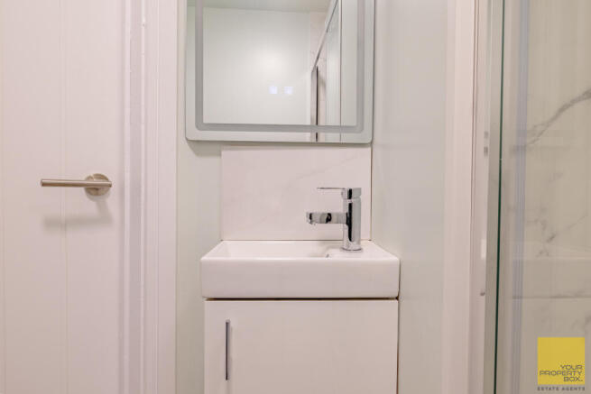 13GreenfordGardens-43