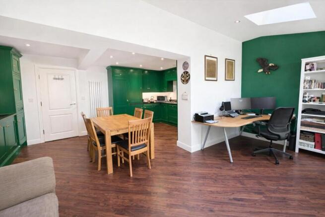 4 bed Semi-Detached for sale Image 6