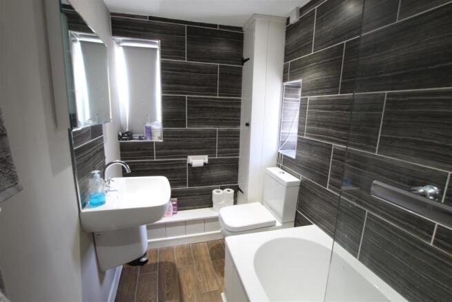 Bathroom (1).JPG