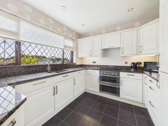 3 bed Semi-Detached Bungalow for sale Image 8