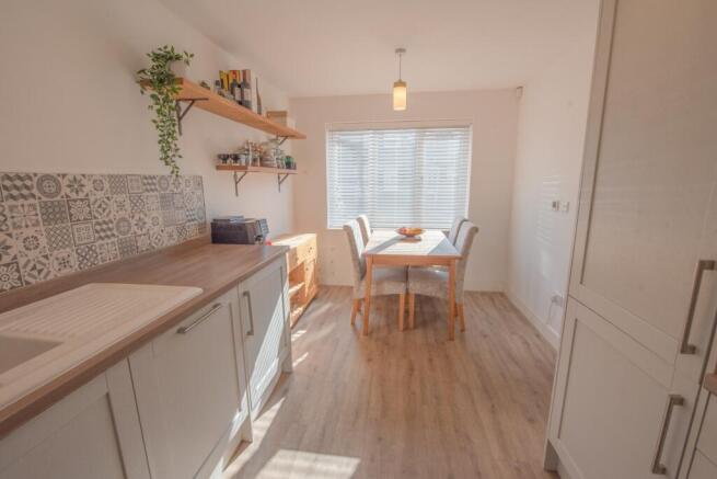 3 bed Town House for sale Image 4