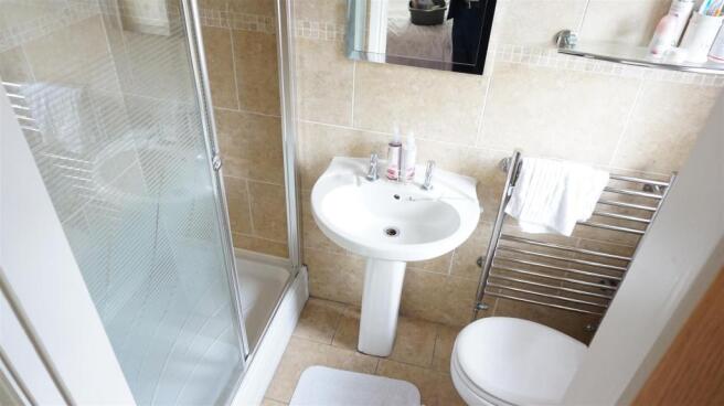 EN-SUITE SHOWER ROOM