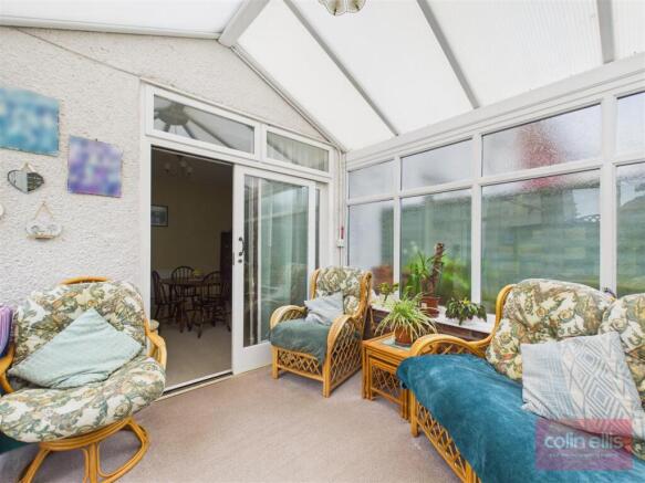 6 bed Semi-Detached for sale Image 9