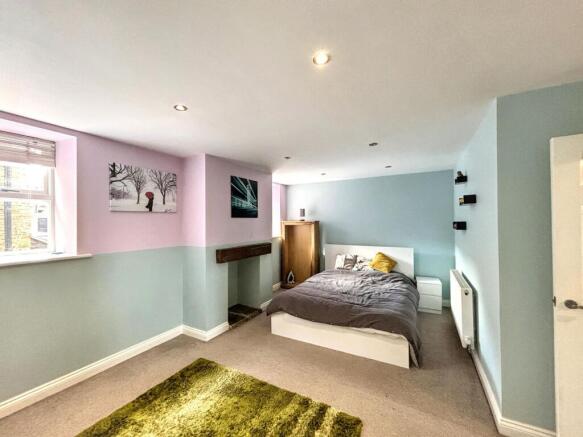 4 bed Terraced for sale Image 9