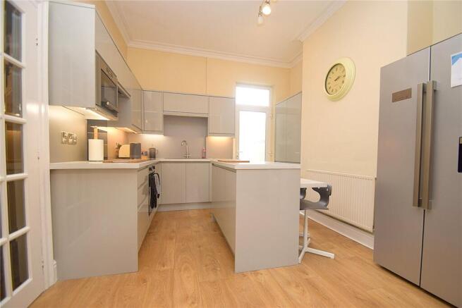 5 bed Terraced to rent Image 4