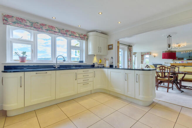 Fitted Kitchen op...