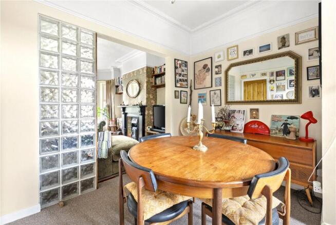 2 bed Terraced to rent Image 4