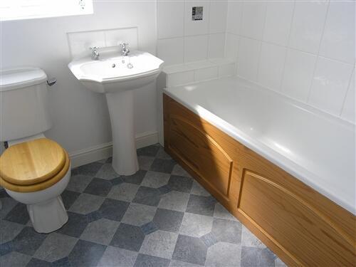 3 bed House to rent Image 8