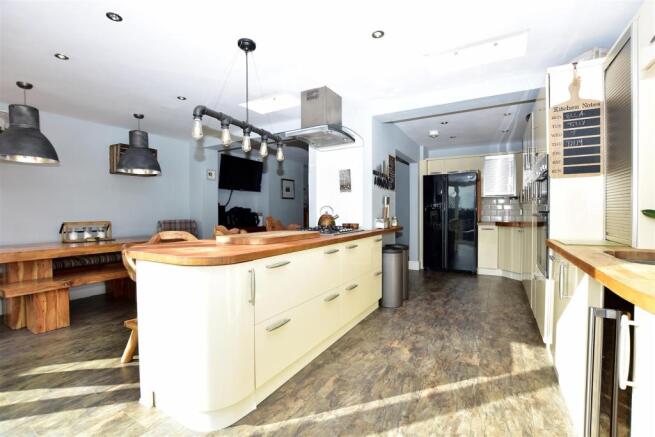 Kitchen Diner.JPG