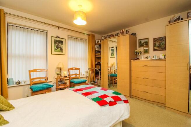 2 bed Ground Flat for sale Image 4