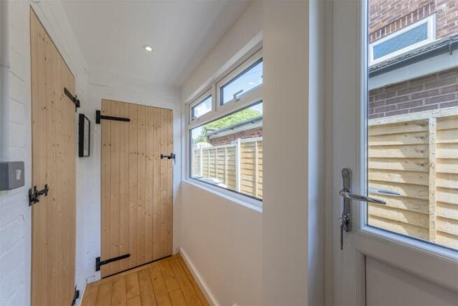 4 Holford Crescent-006.JPG