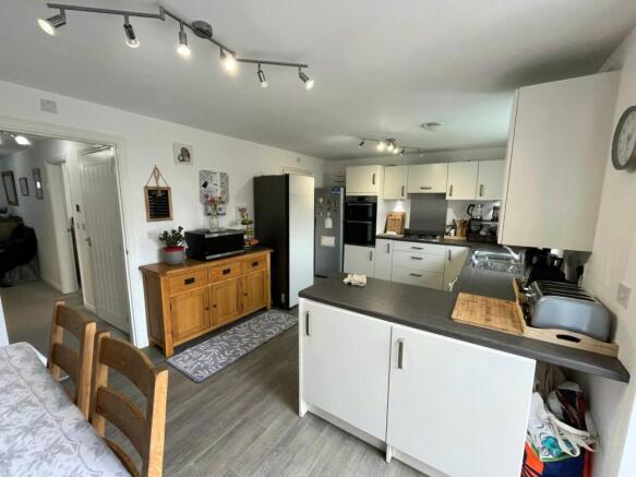 4 bed Detached for sale Image 6