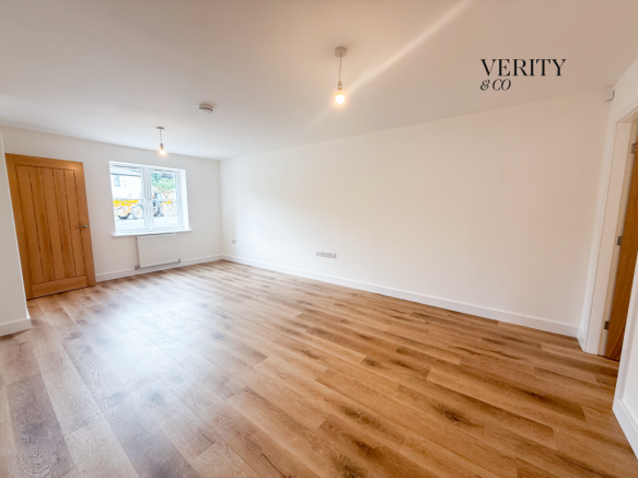 3 bed Semi-Detached for sale Image 8