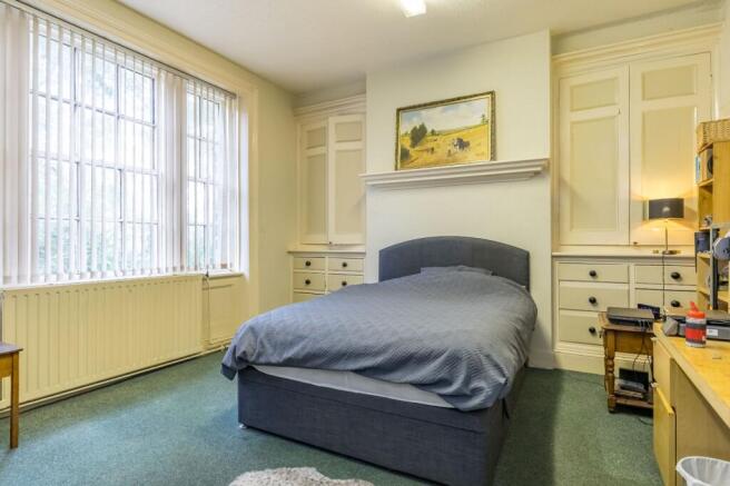 5 bed Detached for sale Image 12