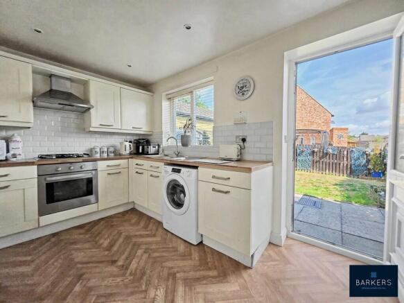 3 bed Semi-Detached for sale Image 7