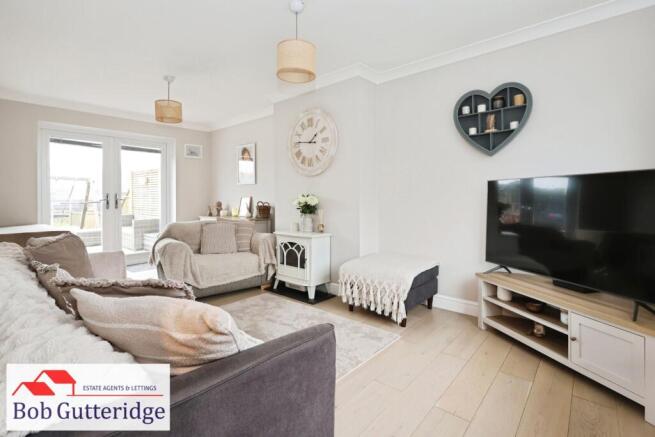 THROUGH LOUNGE / DINER