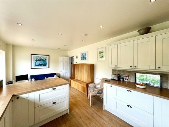 OPEN PLAN KITCHEN/DINER
