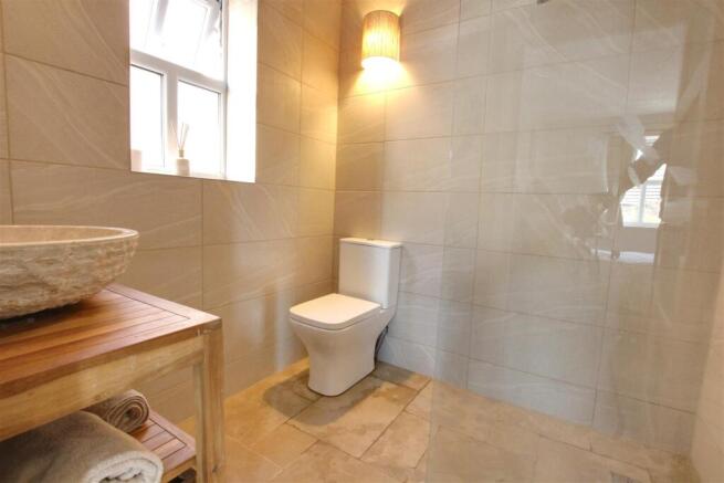 4 bed Detached for sale Image 11