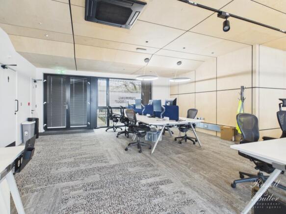 CAM02127G0-PR0375-STILL002