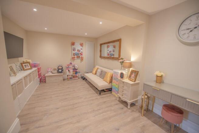 3 bed Semi-Detached for sale Image 4