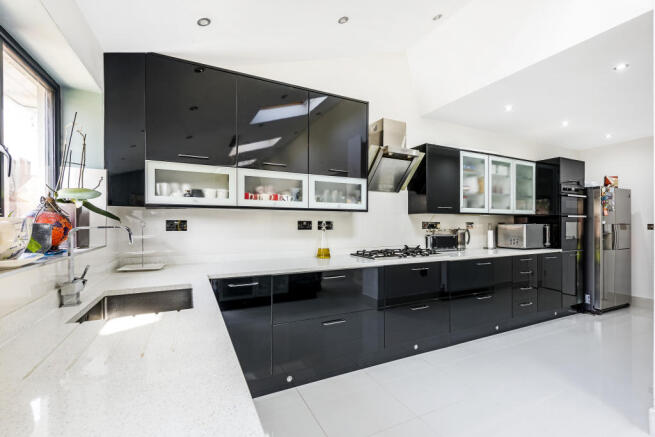9 Avondale Gardens25