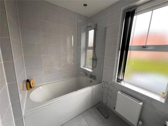 4 bed Semi-Detached to rent Image 8