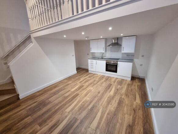 Bright Open-Plan Living & Kitchen