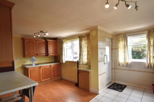 3 bed Semi-Detached for sale Image 4