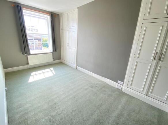 2 bed Terraced to rent Image 7