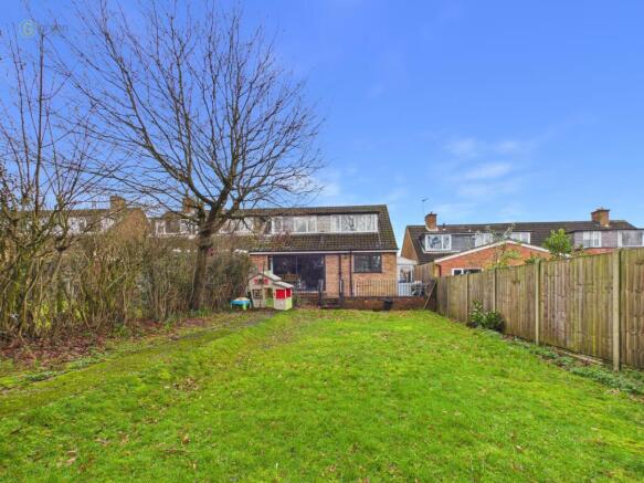 cam03830g0pr0267still020