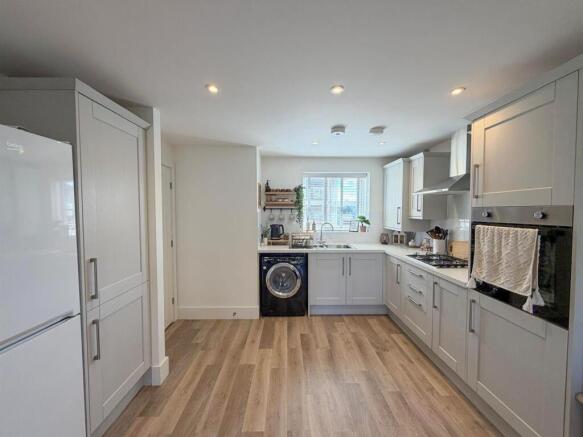2 bed Semi-Detached for sale Image 6