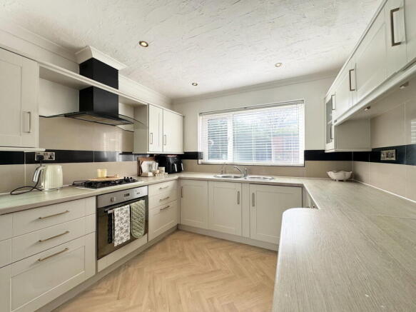 3 bed Detached for sale Image 7
