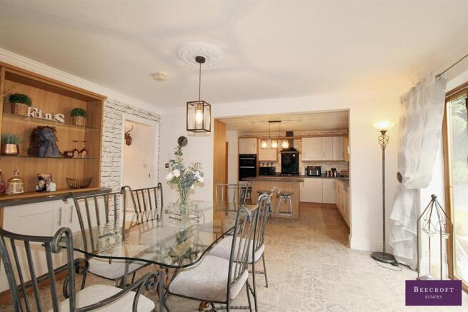 4 bed Detached for sale Image 6