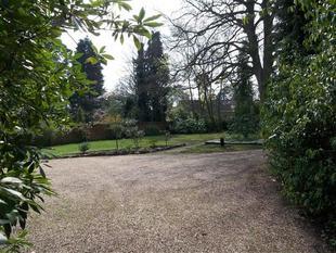 FRONT GARDEN