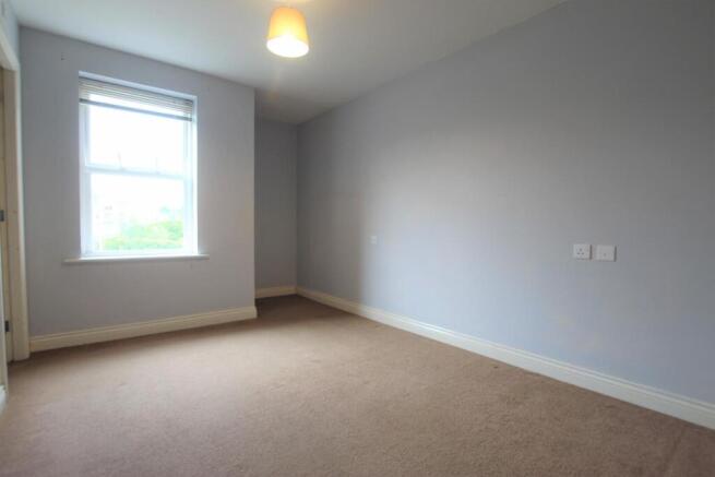2 bed Apartment to rent Image 6