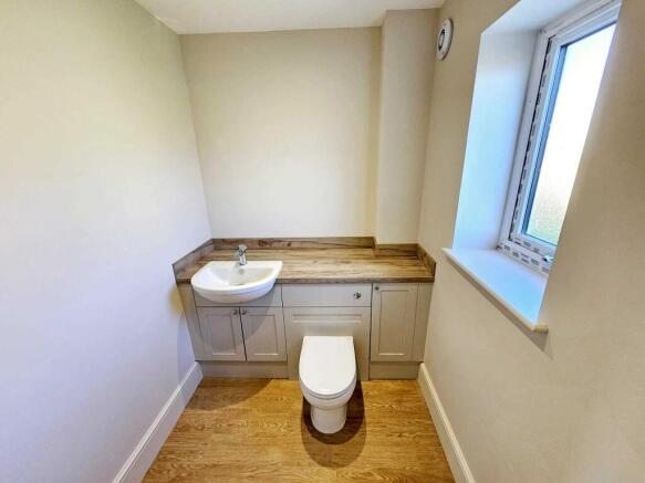 3 bed House for sale Image 4