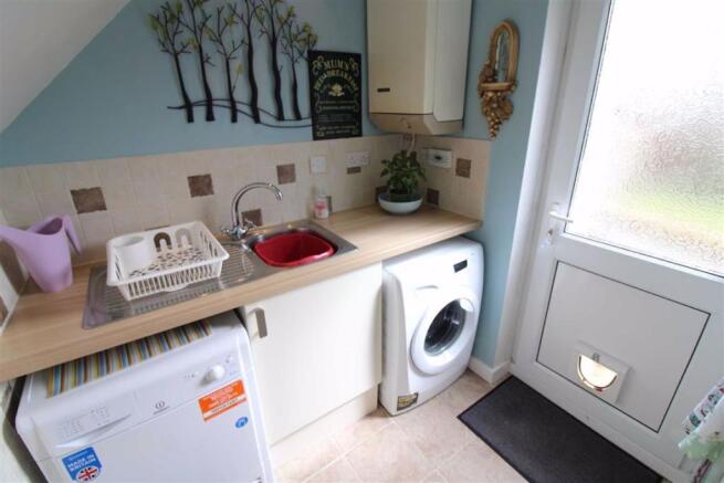 SEPARATE UTILITY ROOM