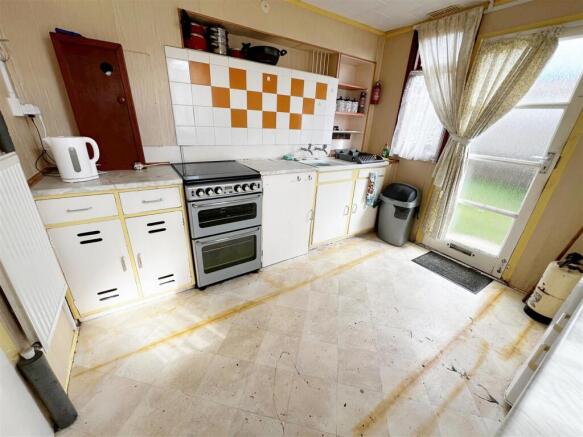 Humberston Fitties, Humberston, Grimsby, N.E. Lincs, DN36 4HE photo 4